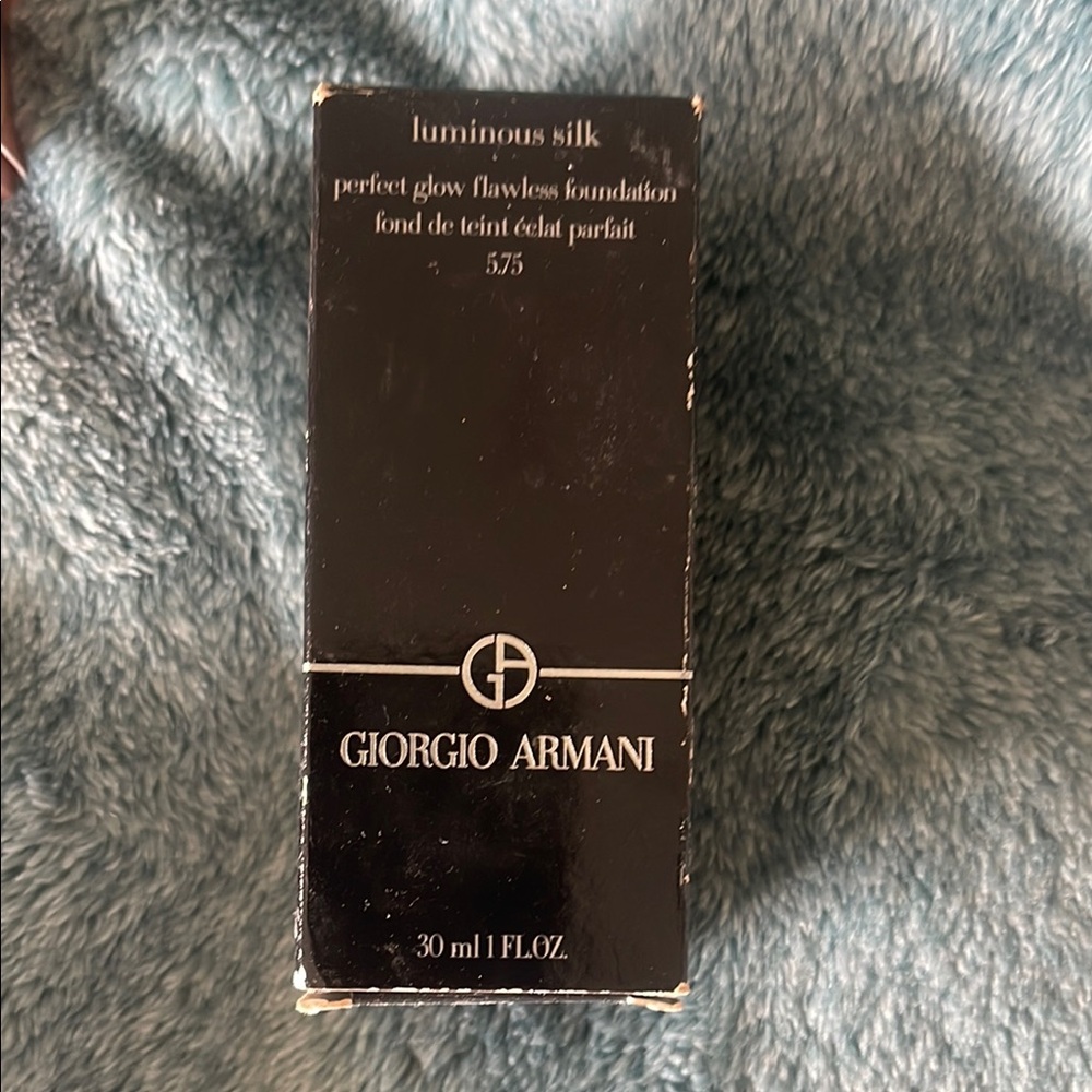 Never used -in box -Giorgio Armani Luminous Silk Foundation